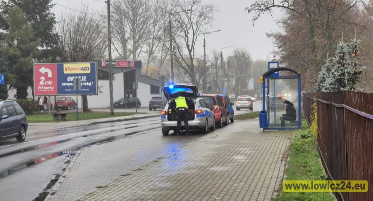 Kolizja na rondzie przy SP nr 2 w Łowiczu (foto)