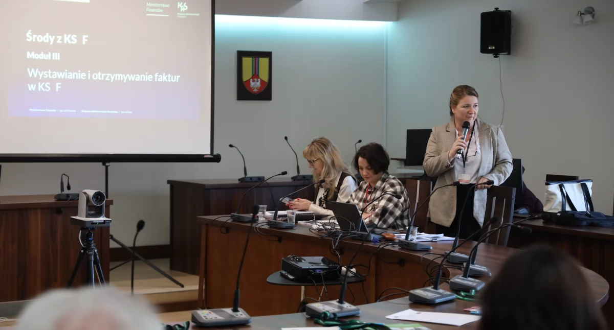 Łowicz. Szkolenie dotyczące Krajowego Systemu e-Faktur (foto)