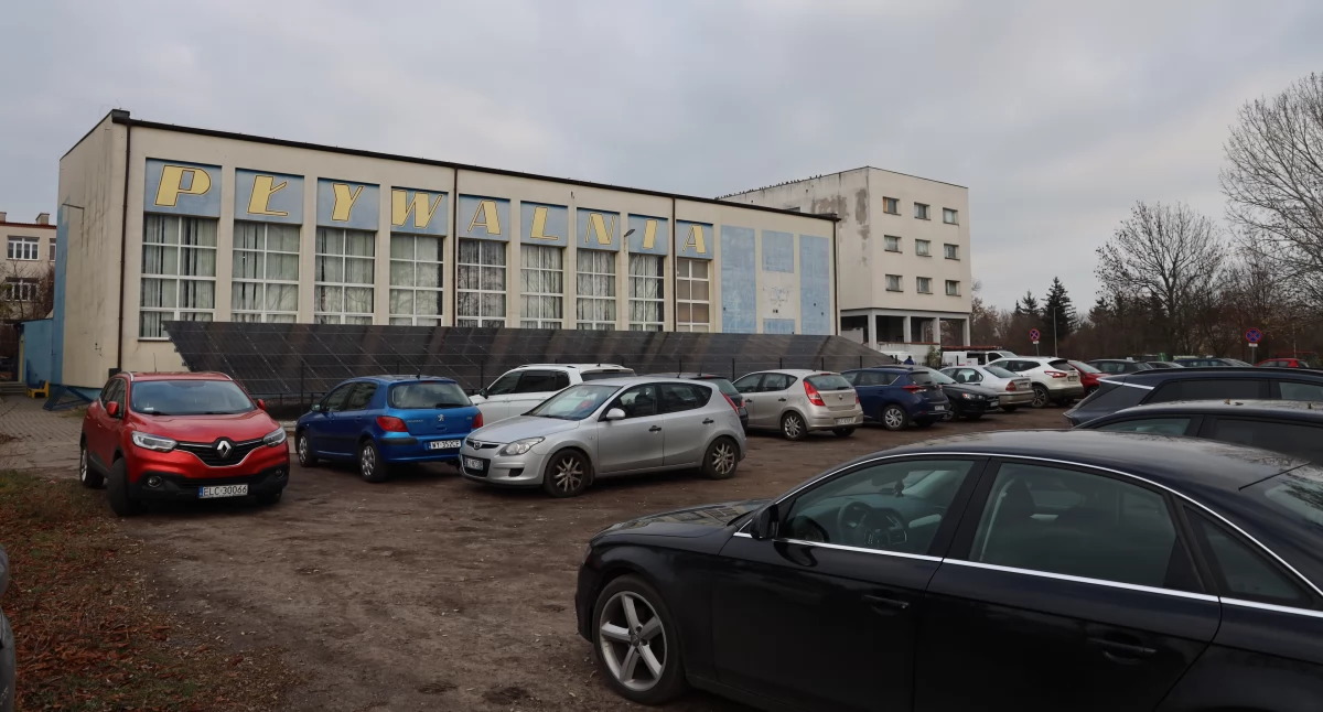 Łowicz. Parking przy pływalni zostanie wyłączony z użytkowania (foto)