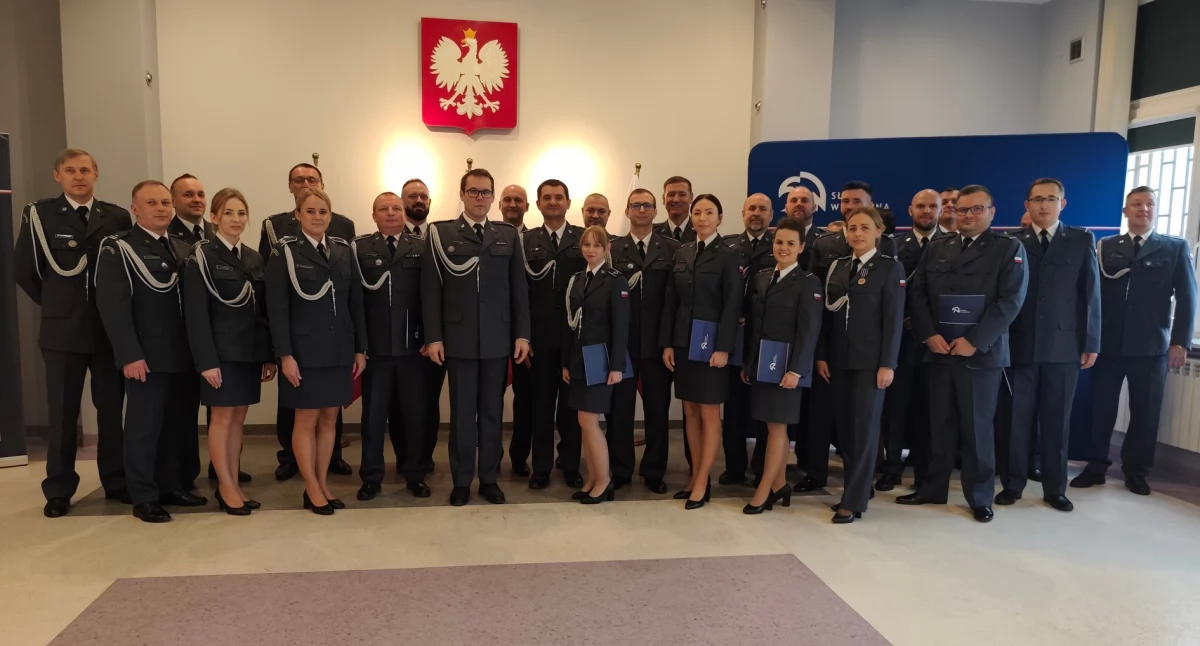 Nowe stopnie służbowe dla funkcjonariuszy ZK w Łowiczu (foto)