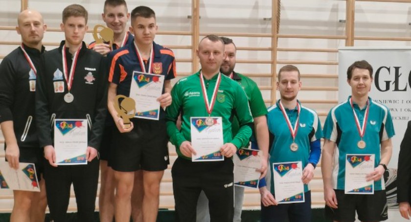 Pierwszy od prawej Mateusz Podsędek obok Piotr Podsędek