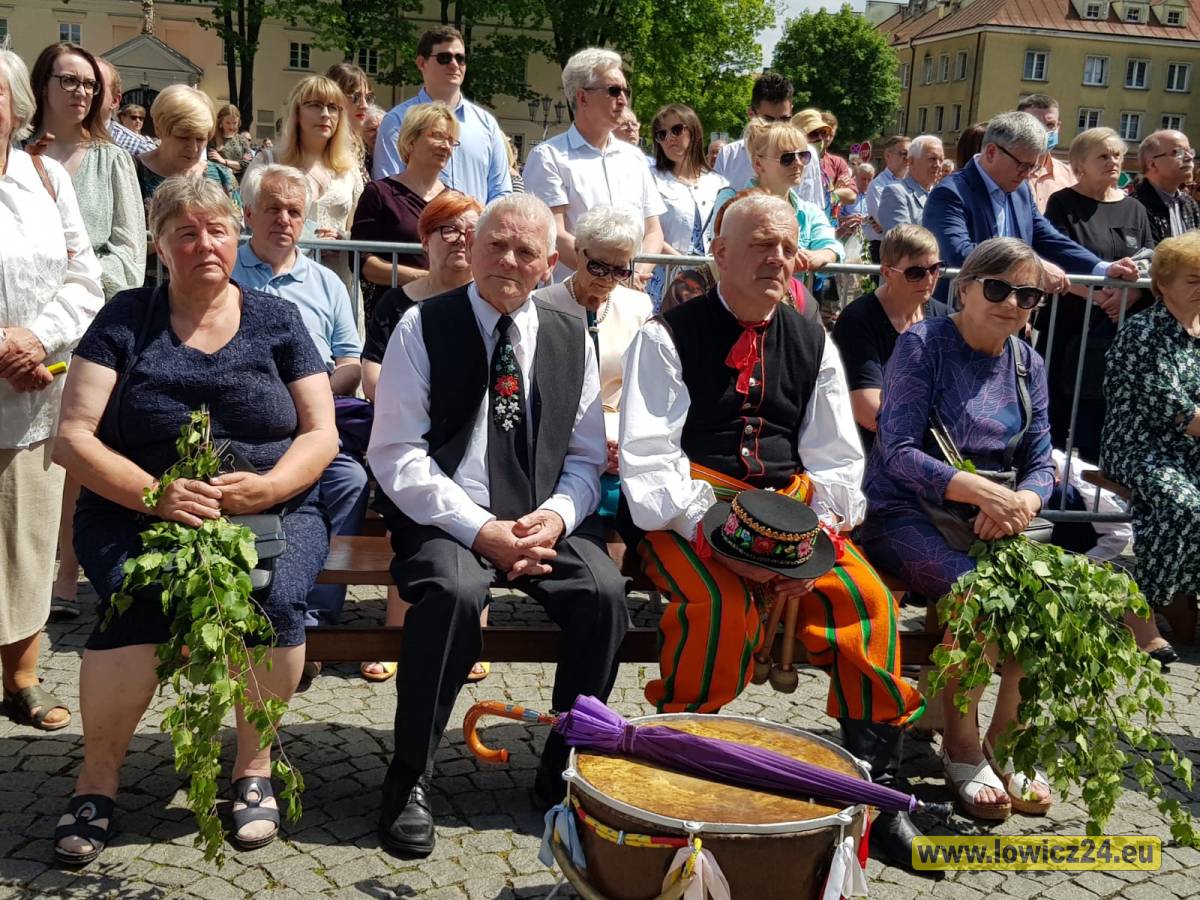  | Zdjęcie dotyczy Łowicz. Procesja Bożego Ciała 2021 (Foto i Video) zostało dodane przez Portal lowicz24.eu - w dniu 2021-06-03 id nr: 4571365 | 