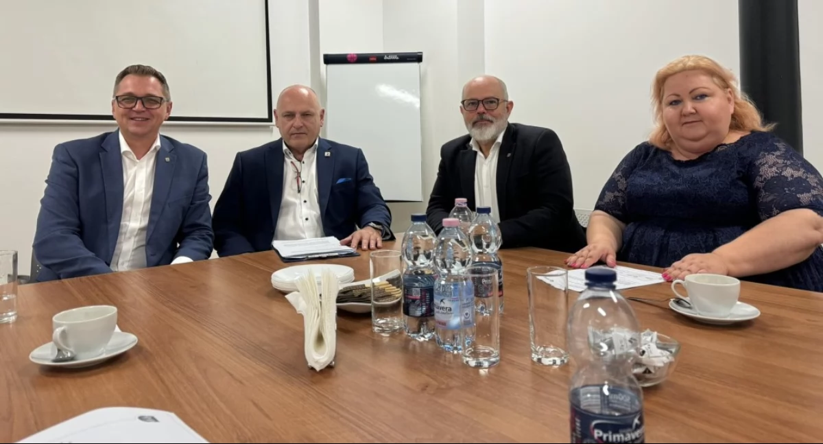 Urząd Miejski, Łowiczu powstanie punkt informacyjny Łódzkiej Agencji Rozwoju Regionalnego - zdjęcie, fotografia