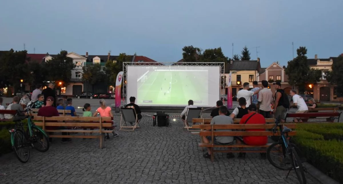 Piłka nożna, Mistrzostwa przenoszą plażę Bzurą! - zdjęcie, fotografia
