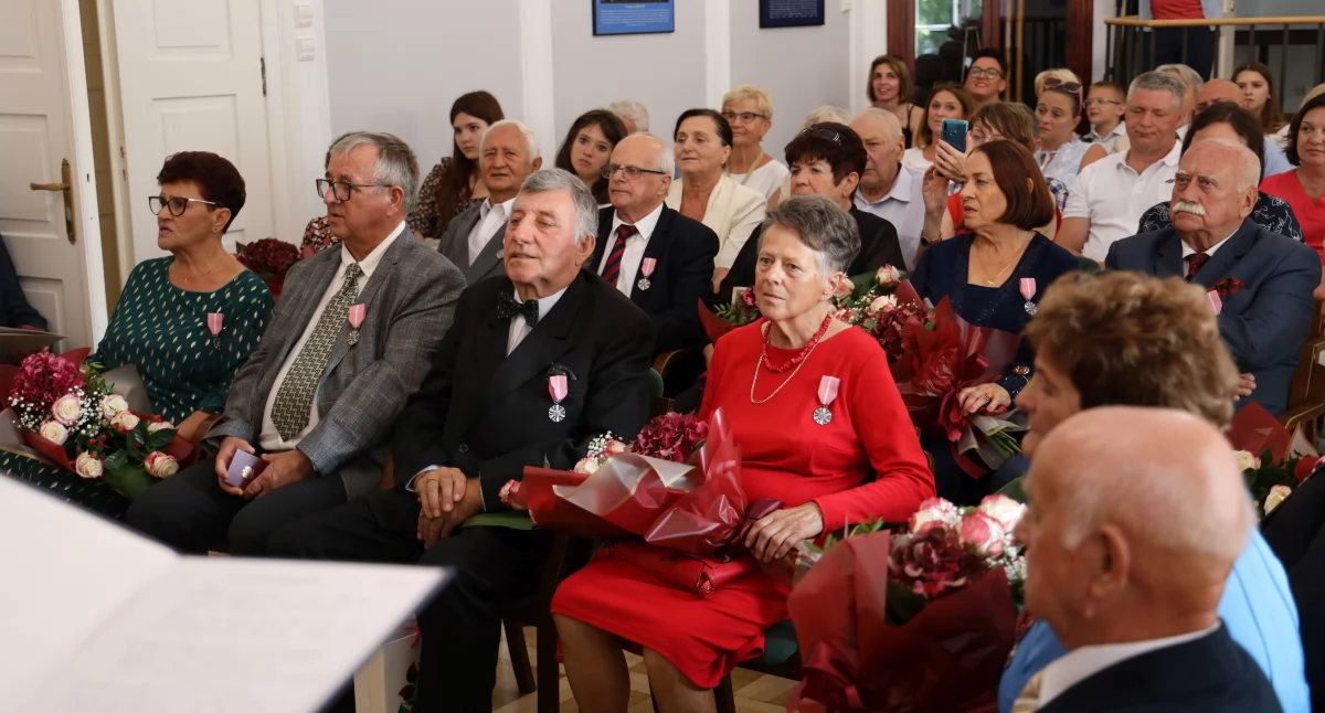 Urząd Miejski, Złote Łowiczu Dziewięć świętowało jubileusz ratuszu (foto film) - zdjęcie, fotografia