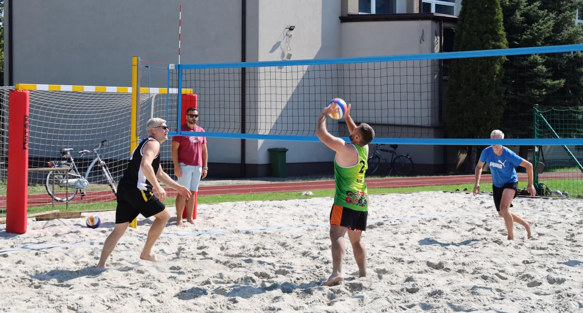 Siatkówka, Mistrzostwa Łowicza oldboyów siatkówce plażowej (foto) - zdjęcie, fotografia