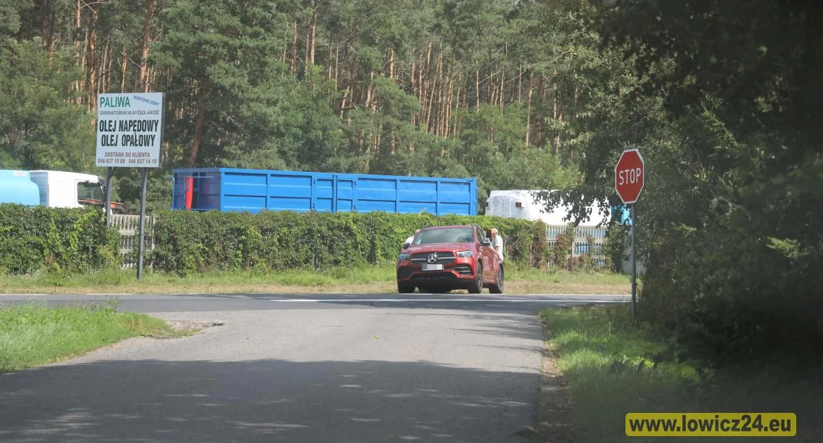 Wypadki i kolizje, Nieustąpienie pierwszeństwa przyczyną kolizji Jastrzębia - zdjęcie, fotografia