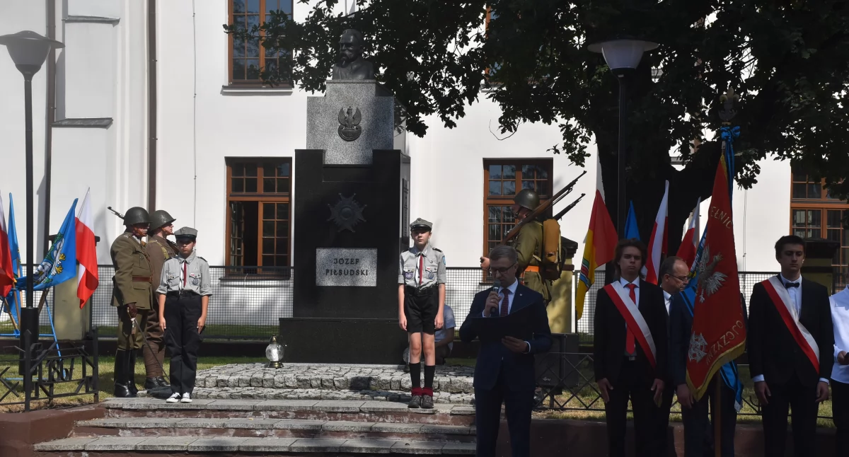 Uroczystości patriotyczne, Łowicz Święto Wojska Polskiego Wniebowzięcie Najświętszej Maryi Panny (foto film) - zdjęcie, fotografia