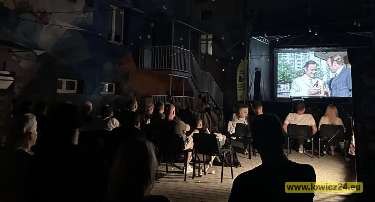 Kino, lubię poniedziałku dziedzińcu (foto) - zdjęcie, fotografia