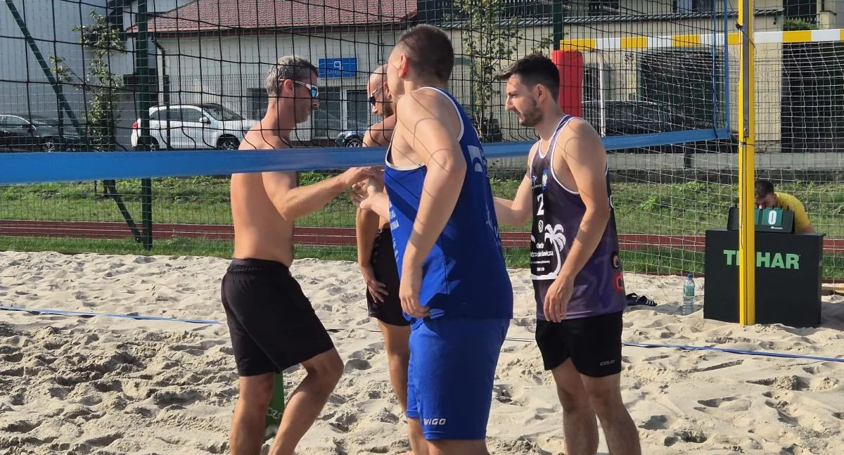 Siatkówka, XXIII Otwarte Mistrzostwa Łowicza siatkówce plażowej (foto) - zdjęcie, fotografia