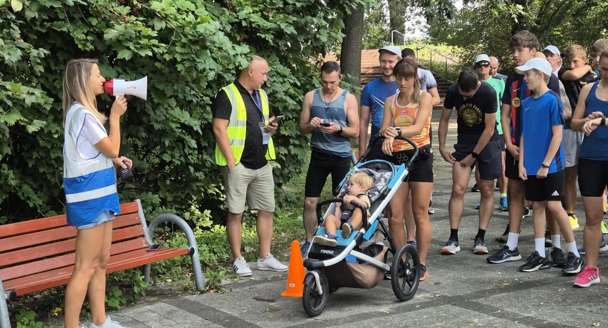 Turystyka i rekreacja, Łowiccy parkrunowcy ekipa (foto) - zdjęcie, fotografia