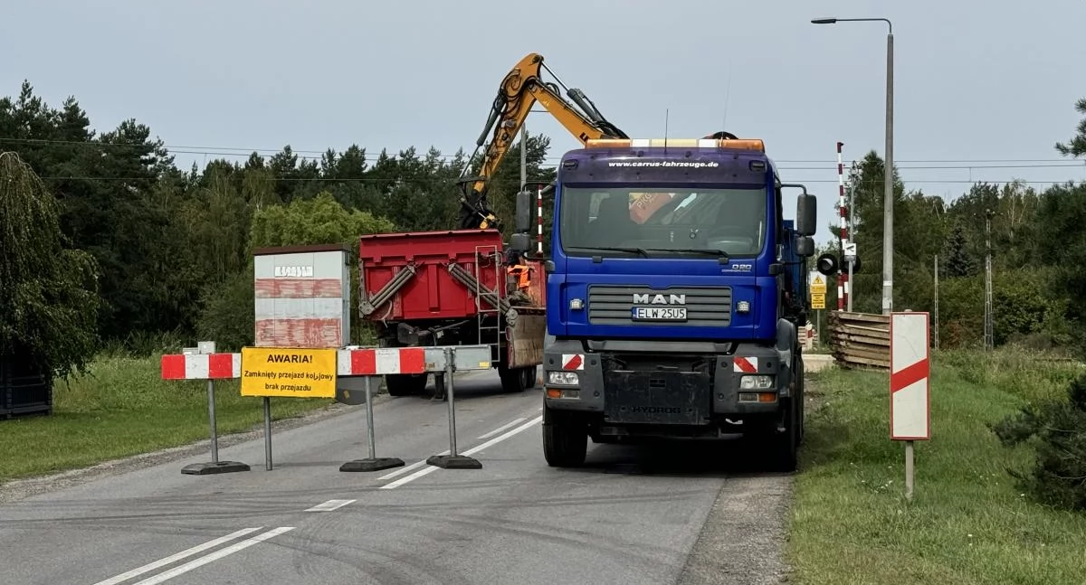 Wasze sprawy, Grudze Zamknięto czasowo przejazd kolejowo drogowy (foto) - zdjęcie, fotografia