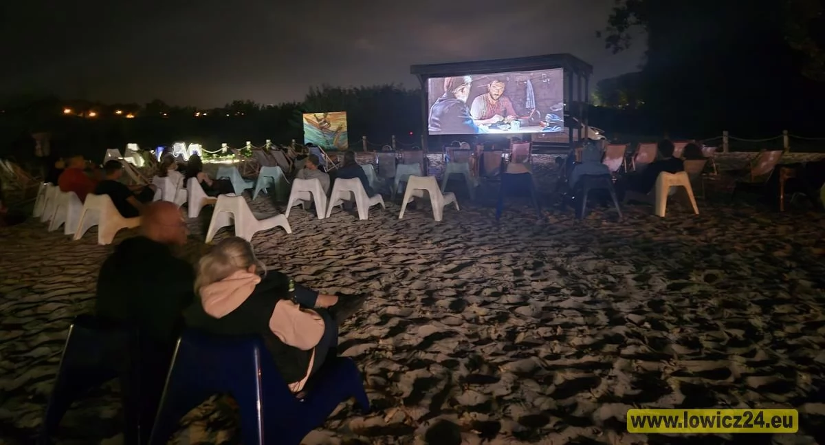 Kino, Bękarty wojny letnim kinie Bzurą (foto) - zdjęcie, fotografia