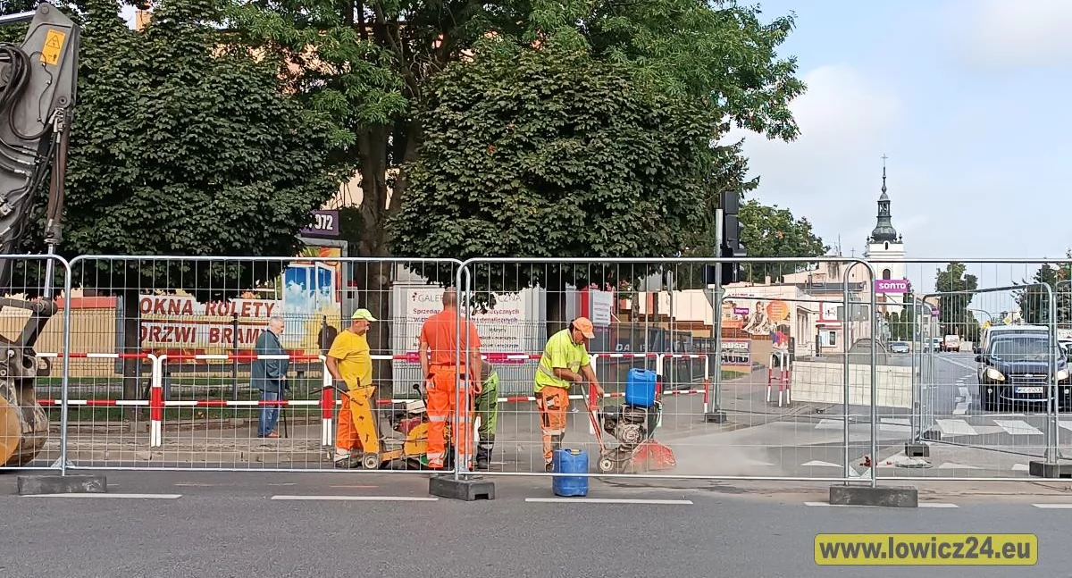 Wasze sprawy, Łowicz Wydłuża remont jednym ważniejszych skrzyżowań miasta - zdjęcie, fotografia