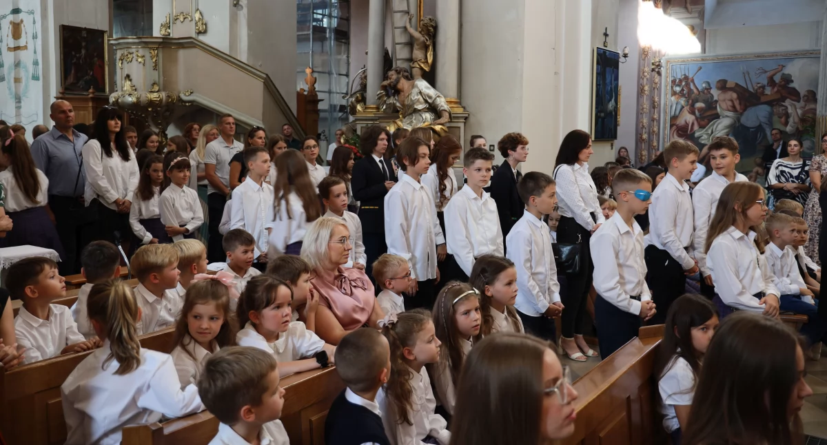 Szkoły, Inauguracja szkolnego 2024/2025 Pijarskich Szkołach Królowej Pokoju Łowiczu (foto) - zdjęcie, fotografia