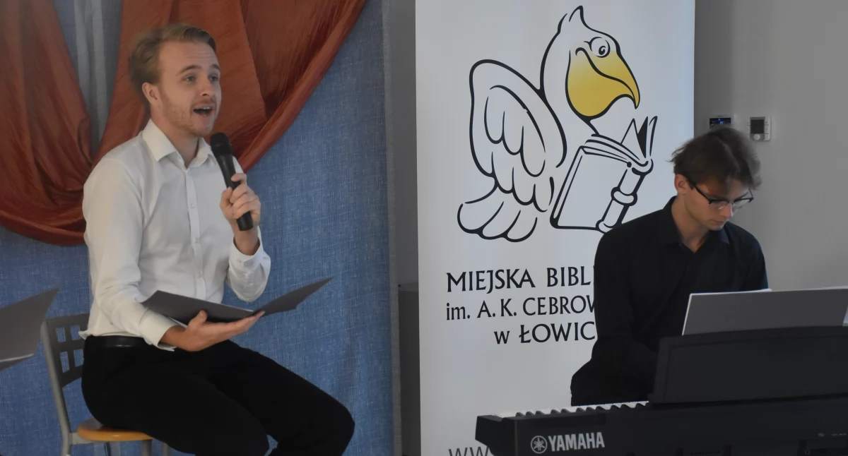 Spotkania, Narodowe Czytanie Miejskiej Bibliotece Łowiczu (foto film) - zdjęcie, fotografia