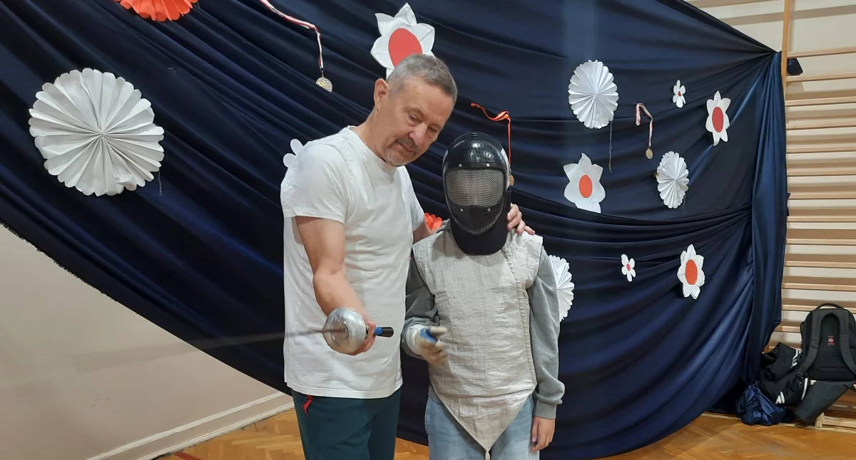 Szkoły, „Dotknij olimpijskiego medalu” Spotkanie mistrzem floretu Łowiczu (foto film) - zdjęcie, fotografia