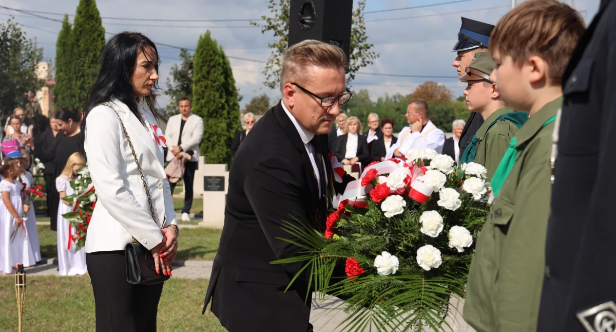 Uroczystości patriotyczne, Kiernozia Obchody rocznicy wybuchu wojny światowej bitwy Bzurą (foto film) - zdjęcie, fotografia