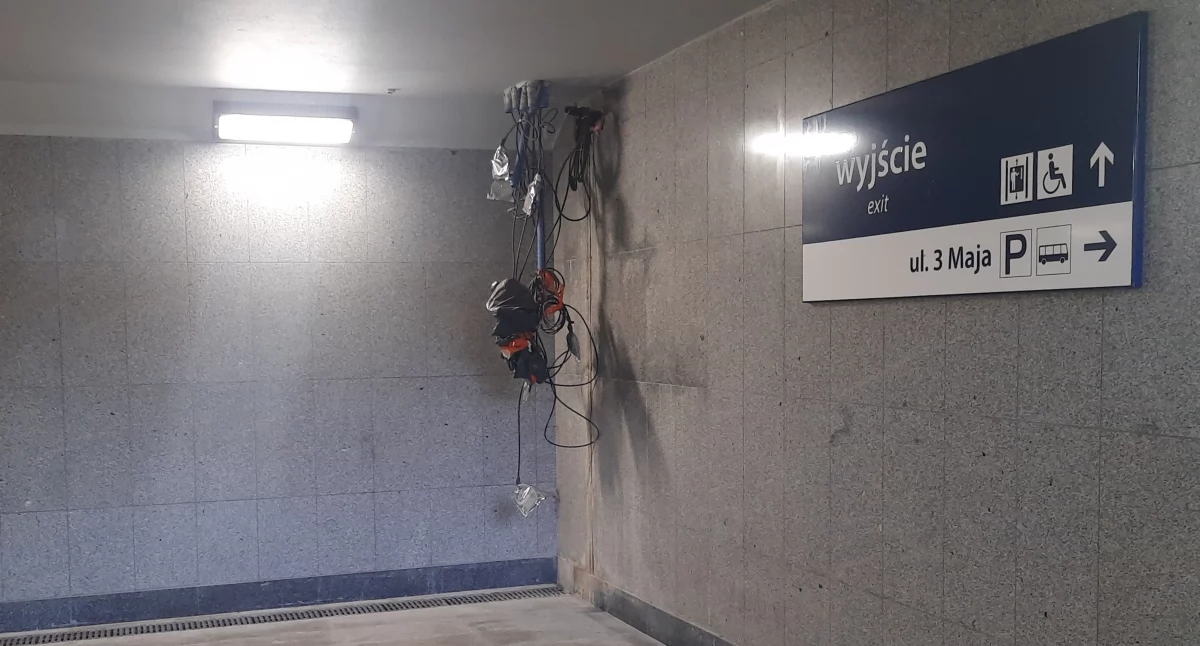 Wasze sprawy, Łowicz kablami przejściu podziemnym odpowiada nasze zapytanie (foto) - zdjęcie, fotografia