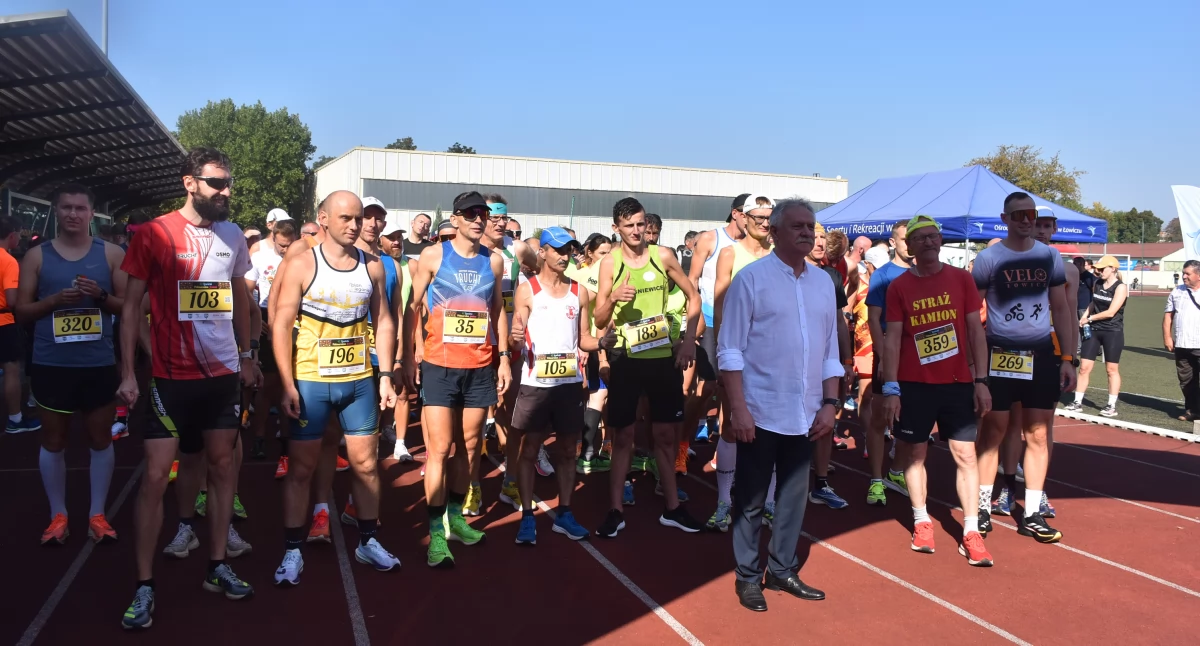Lekkoatletyka, Łowicki Półmaraton Jesieni dużą frekwencją (foto film)[WYNIKI] - zdjęcie, fotografia