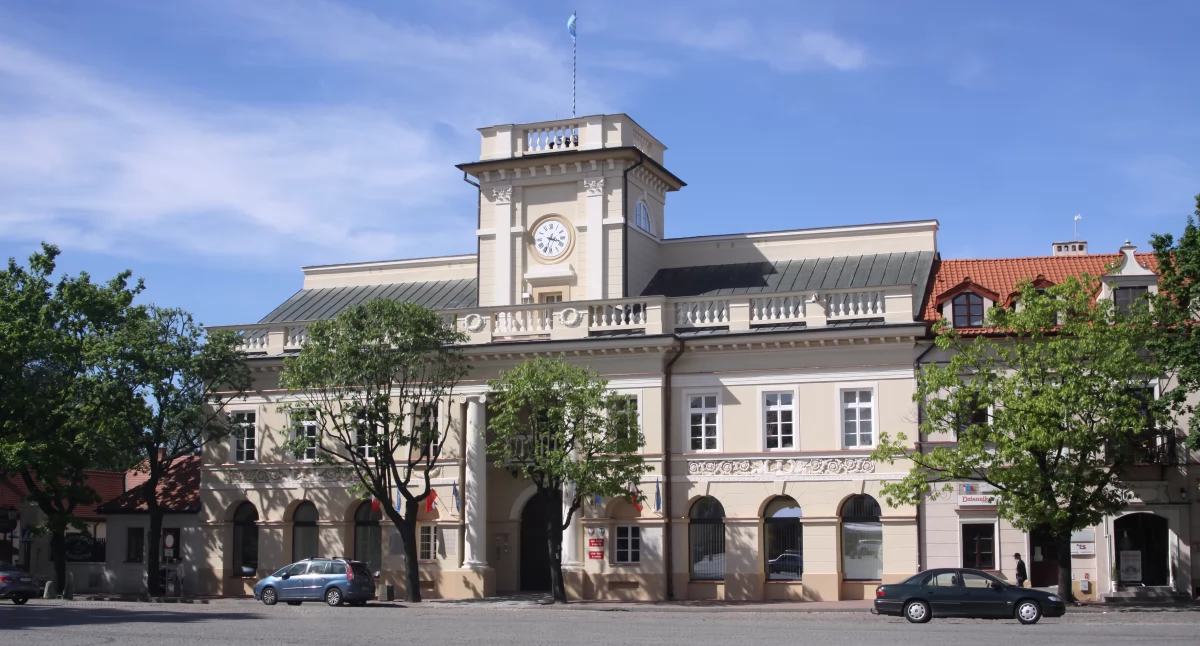 Urząd Miejski, Burmistrz Łowicza ogłosił konkurs dyrektora miejskiej jednostki Wkrótce kolejny nabór - zdjęcie, fotografia