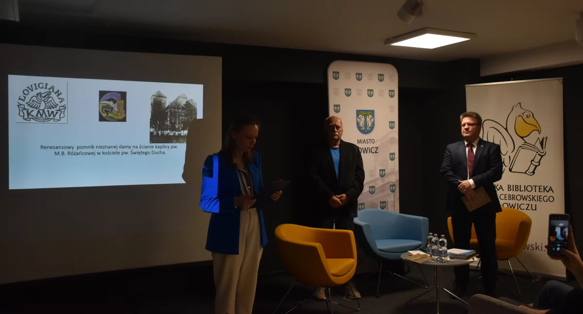 Spotkania, renesansowym pomniku nieznanej kobiety Spotkanie autorskie Krzysztofem Wiśniewskim (foto) - zdjęcie, fotografia