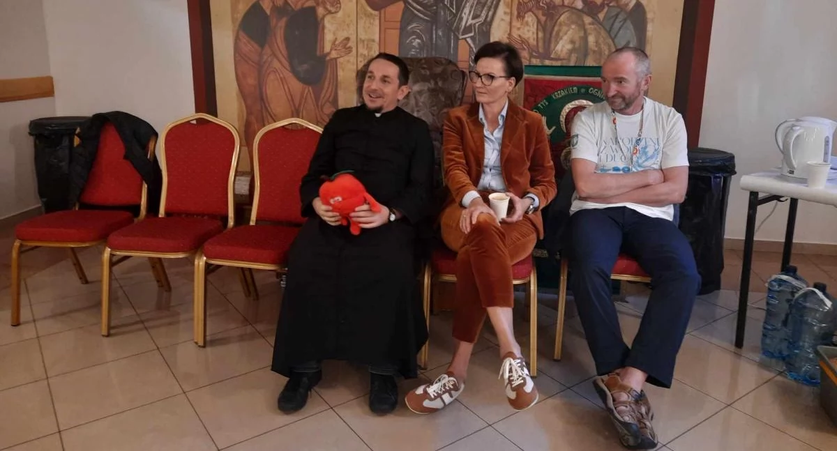 Kościół, Łowicz Spotkanie pielgrzymów grupy świętego Archanioła Gabriela ŁPPM (foto) - zdjęcie, fotografia