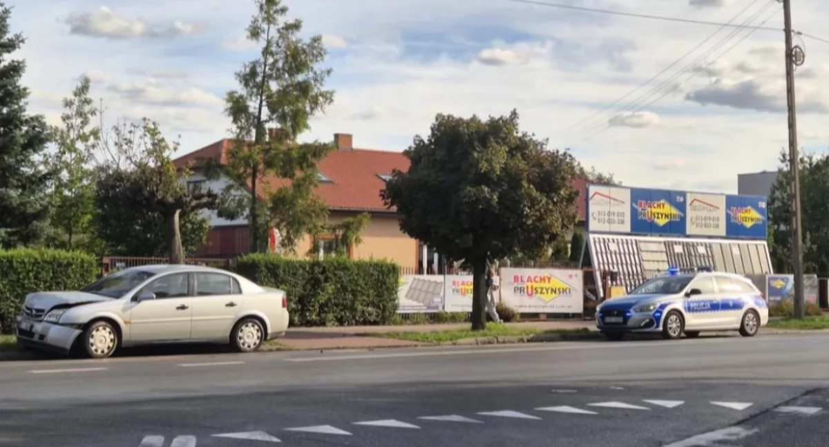 Wypadki i kolizje, Łowicz Kolizja Pawła udziałem trzech pojazdów (foto) - zdjęcie, fotografia