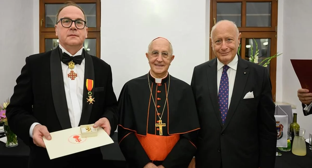 Ludzie, ich zawody i pasje, Jacek Rutkowski odznaczony przez papieża Franciszka - zdjęcie, fotografia