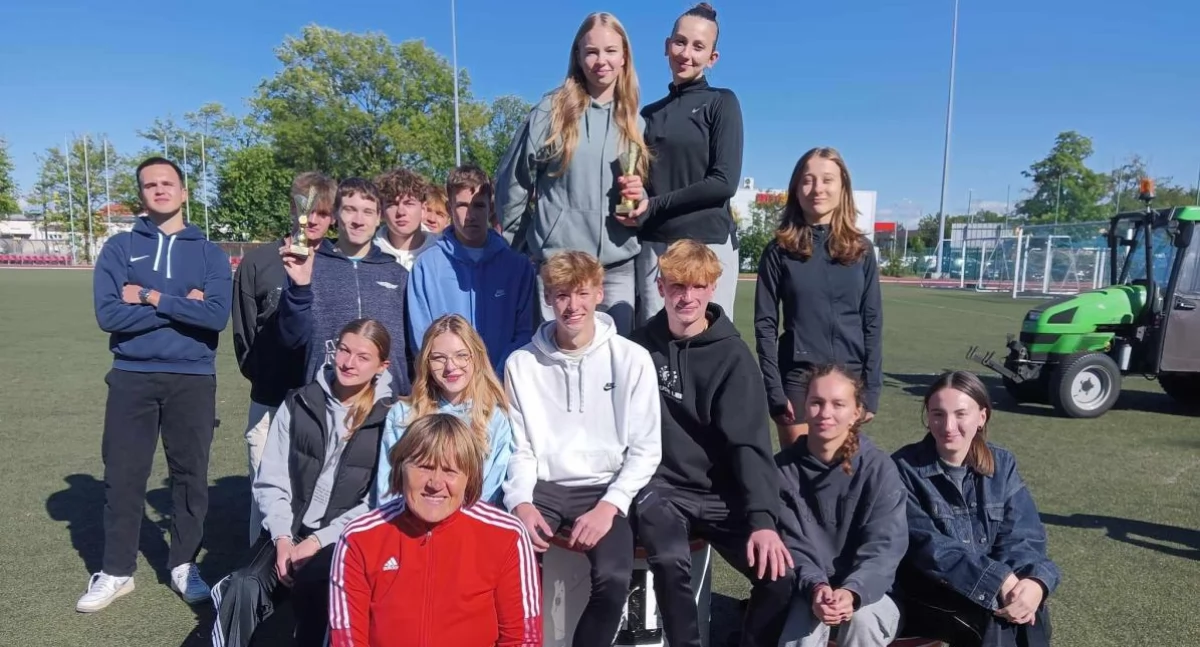 Szkoły, Podwójny sukces uczniów powiatowych zawodach lekkoatletycznych (foto) - zdjęcie, fotografia