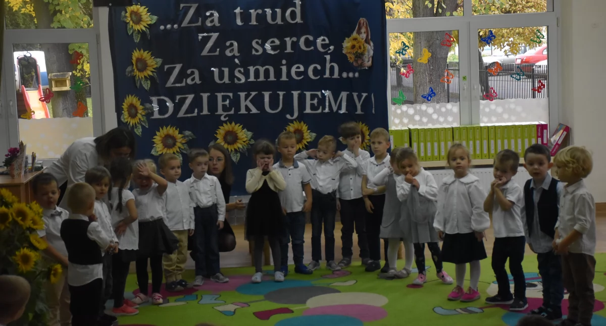 Przedszkola i żłobki, Dzień Nauczyciela Przedszkolu Małgosia (foto film) - zdjęcie, fotografia