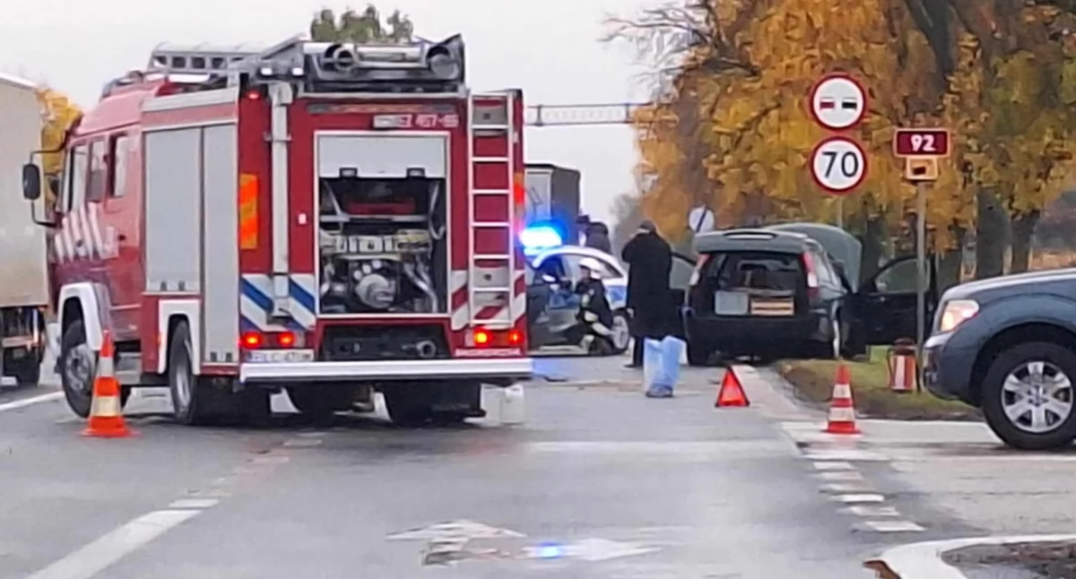 Wypadki i kolizje, Kompina Zderzenie trzech pojazdów jedna osoba poszkodowana [AKTUALIZACJA] - zdjęcie, fotografia