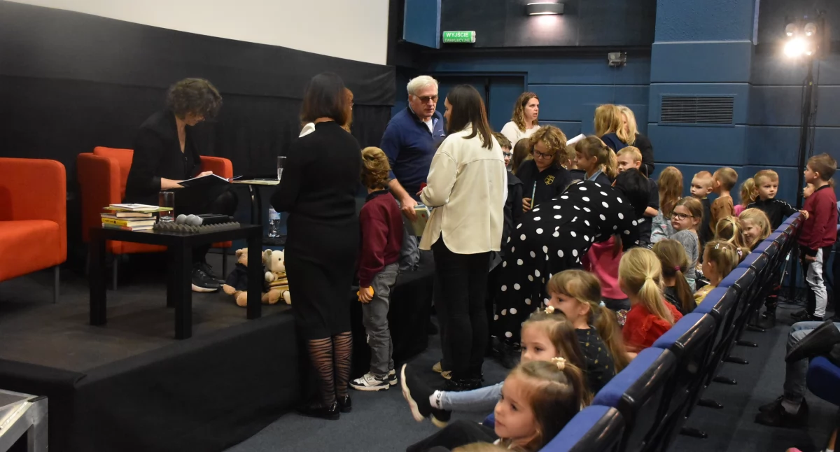 Spotkania, Katarzyna Wasilkowska spotkała młodzieżą Łowickim Ośrodku Kultury (foto film) - zdjęcie, fotografia