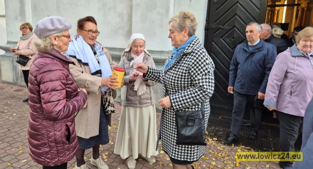 Kościół, Niedziela Misyjna Łowiczu Przedszkole Bolesi wspiera Misje Afrykańskie (foto) - zdjęcie, fotografia