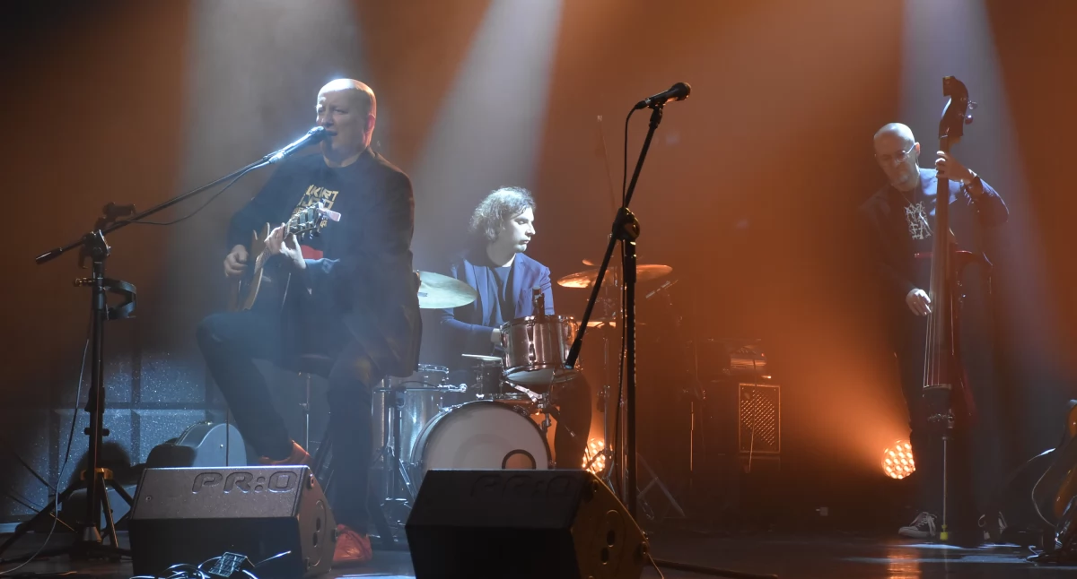Koncerty, Jubileuszowy koncert Piotra Bukartyka Łowiczu (foto film) - zdjęcie, fotografia