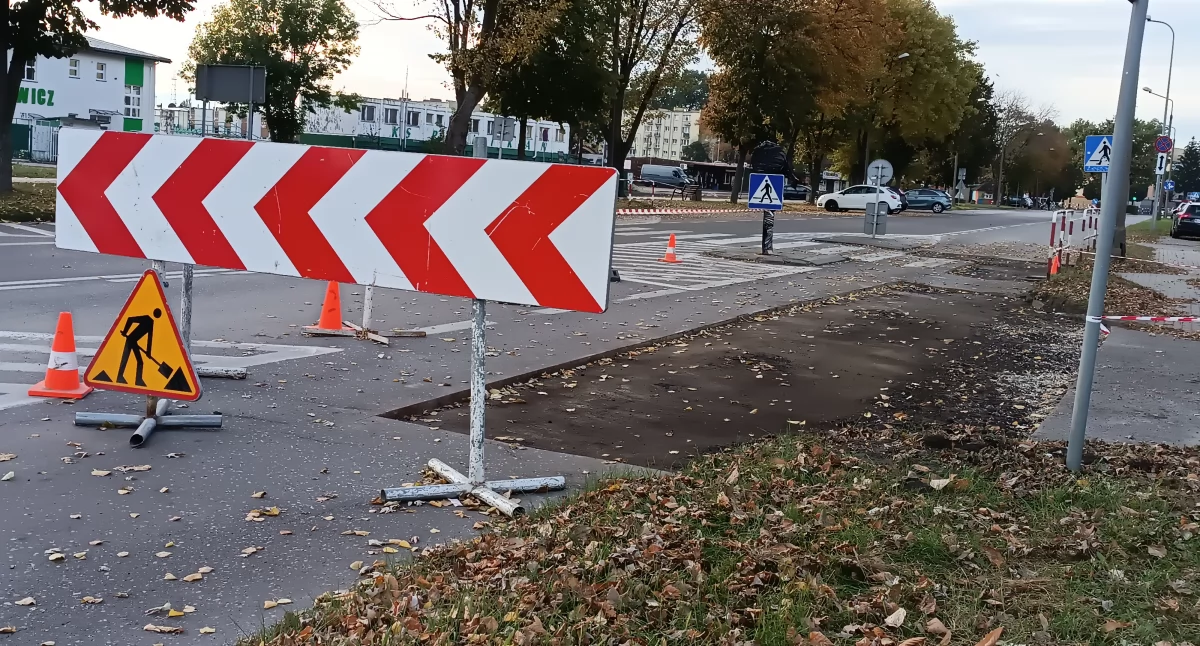 Inwestycje i remonty, Utrudnienia ruchu łata dziury Starzyńskiego (foto) - zdjęcie, fotografia