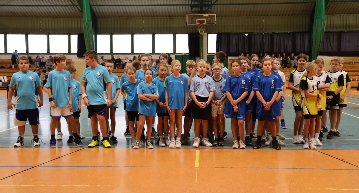 Koszykówka, Międzyszkolny Turniej Koszykówki Brico Basket Łowiczu (foto) - zdjęcie, fotografia