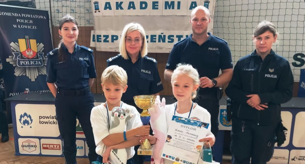 Szkoły, Uczniowie Trójki zwyciężyli Policyjnej Akademii Bezpieczeństwa (foto) - zdjęcie, fotografia