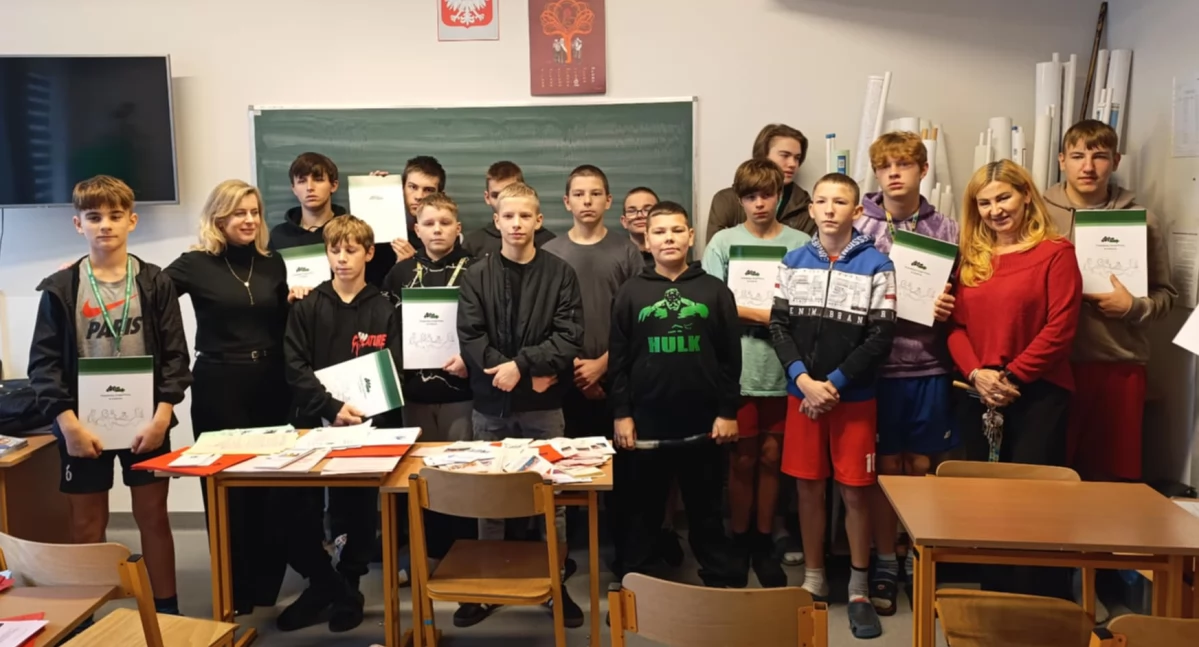 Wasze sprawy, Wychowankowie Młodzieżowego Ośrodka Socjoterapii Kiernozi wizytą (foto) - zdjęcie, fotografia
