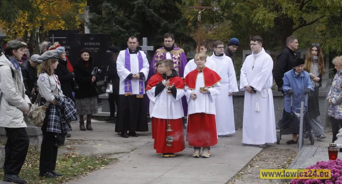 Kościół, Wszystkich Świętych Zaduszki Łowiczu Porządek świętych cmentarzach kościołach - zdjęcie, fotografia