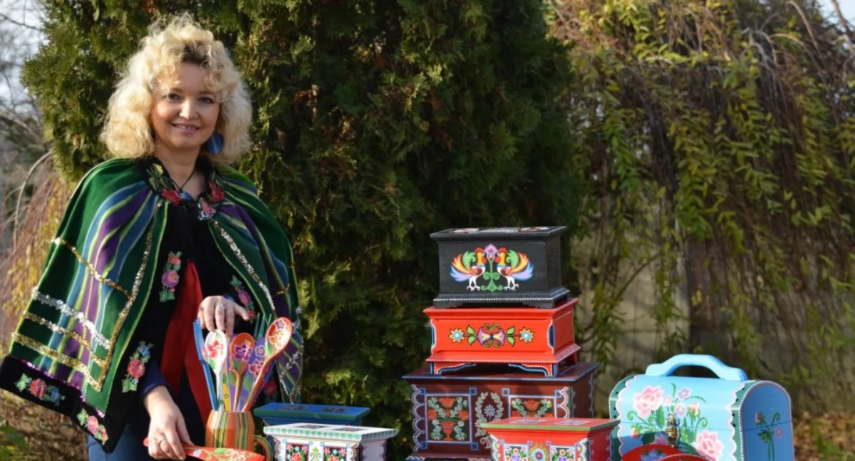 Akcje charytatywne, Pasjonatka folkloru łowickiego Marzena Jędrzejczak walczy chorobą prosi pomoc kontynuować leczenie - zdjęcie, fotografia