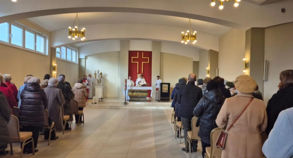 Kościół, Wszystkich Świętych Łowiczu święta cmentarzu katedralnym (foto) - zdjęcie, fotografia