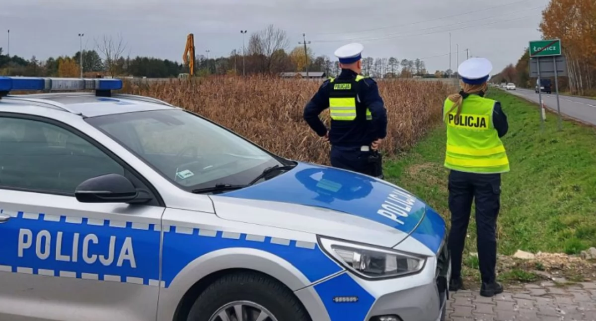 Komunikaty policji , Wszystkich Świętych Łowiccy policjanci prowadzą działania drogach - zdjęcie, fotografia