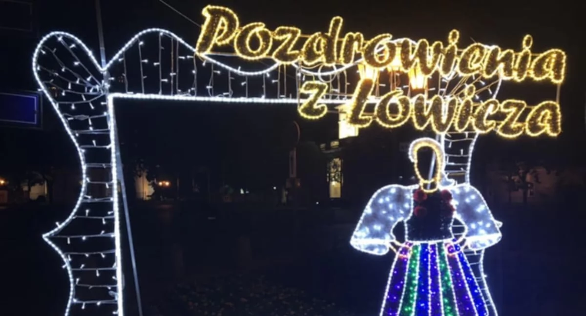 Urząd Miejski, Ramka łowiczanką zniknęła Starego Rynku Łowiczu Władze miasta szykują nowego - zdjęcie, fotografia