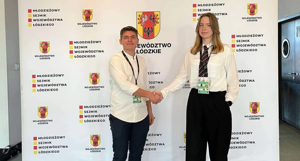 Szkoły, Uczniowie aktywni tylko szkole - zdjęcie, fotografia
