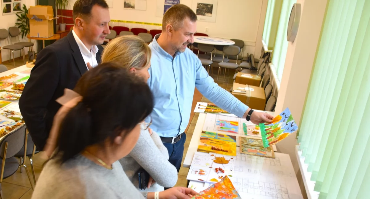Konkursy, rozstrzygnęła konkurs plastyczny oknem jesień” (foto) - zdjęcie, fotografia