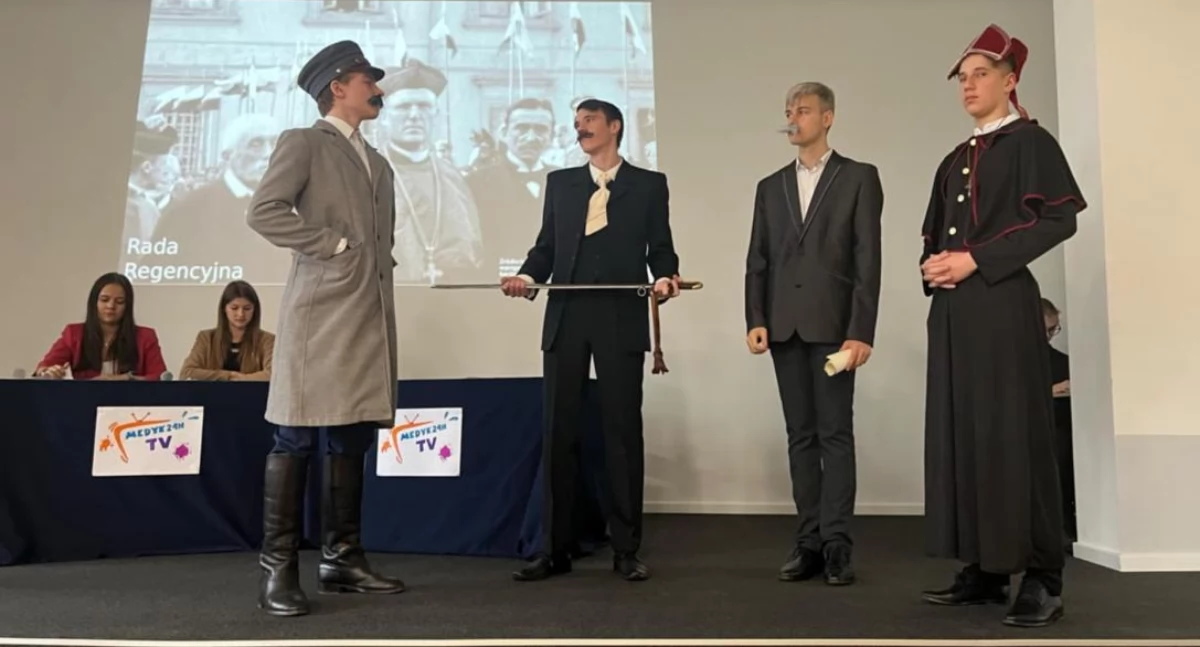 Szkoły, Historia odzyskania niepodległości (foto) - zdjęcie, fotografia