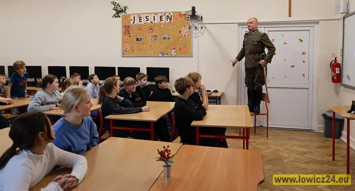 Szkoły, Dzień obronności patriotyzmu Lekcja historii wydaniu Zbigniewa Zagajewskiego (foto film) - zdjęcie, fotografia