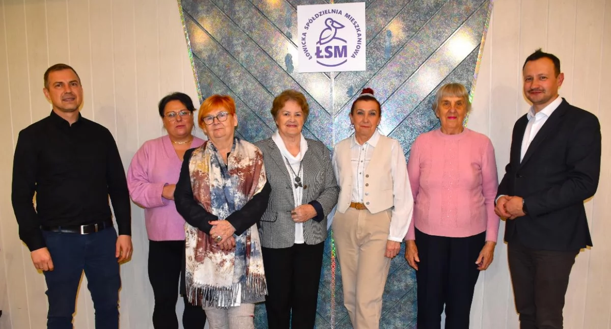 Konkursy, Łowicka Spółdzielnia Mieszkaniowa ogłosiła laureatów konkursu najładniejszy ogródek (foto) - zdjęcie, fotografia