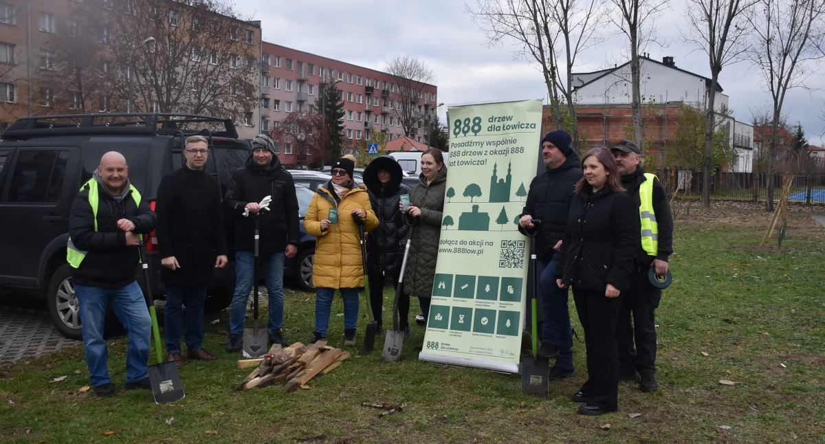 Wasze sprawy, Fundacja Prolas kontynuuje akcję „888 drzew Łowicza” (foto) - zdjęcie, fotografia
